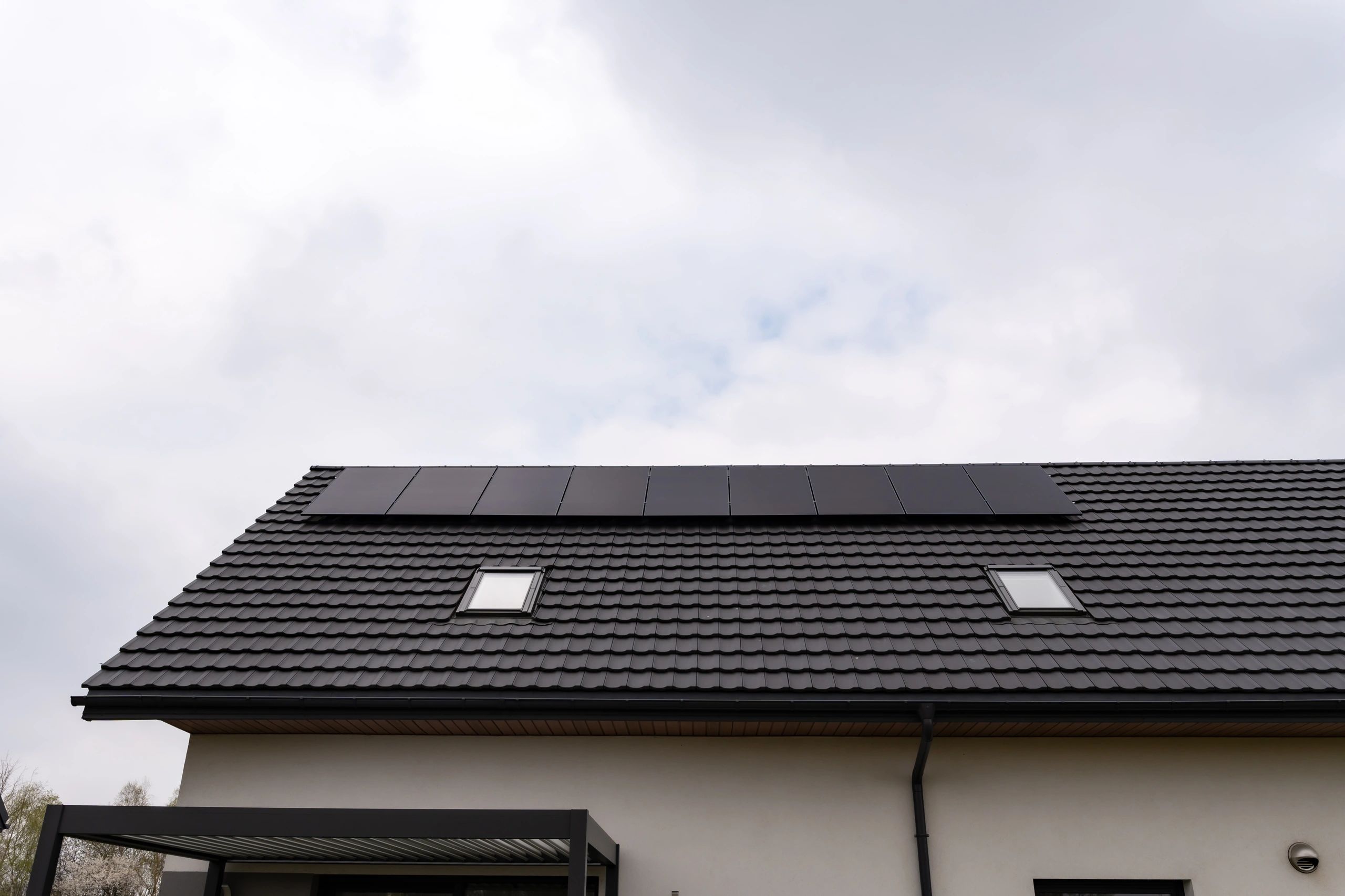 Modern home with rooftop solar panels for residential energy storage